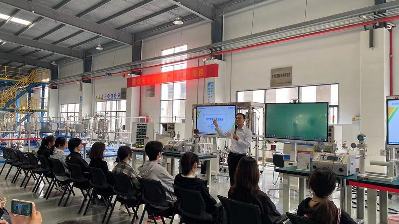 汽车用改性塑料配方：揭秘其关键性能与选型逻辑**